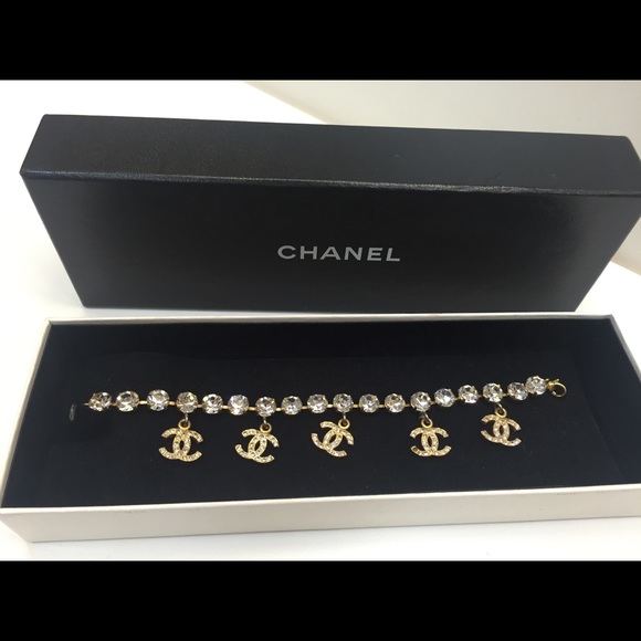 Featured image of post Vintage Chanel Jewelry Box / From the art of chanel limited edition mini perfume wardrobe gift set.